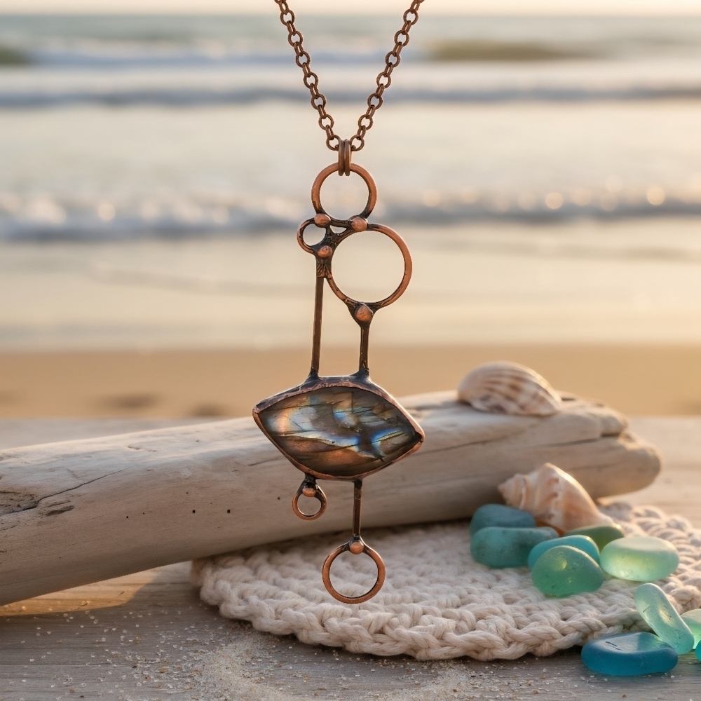 Boho-Chic Natural Labradorite Copper Pendant Necklace | Vintage-Inspired 🌟